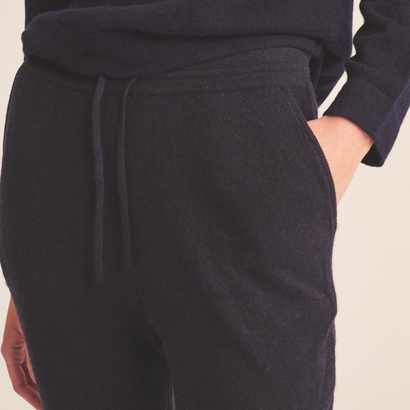 Naadam Off-Duty Cashmere Jogger in Black Small - Picture 3 of 16